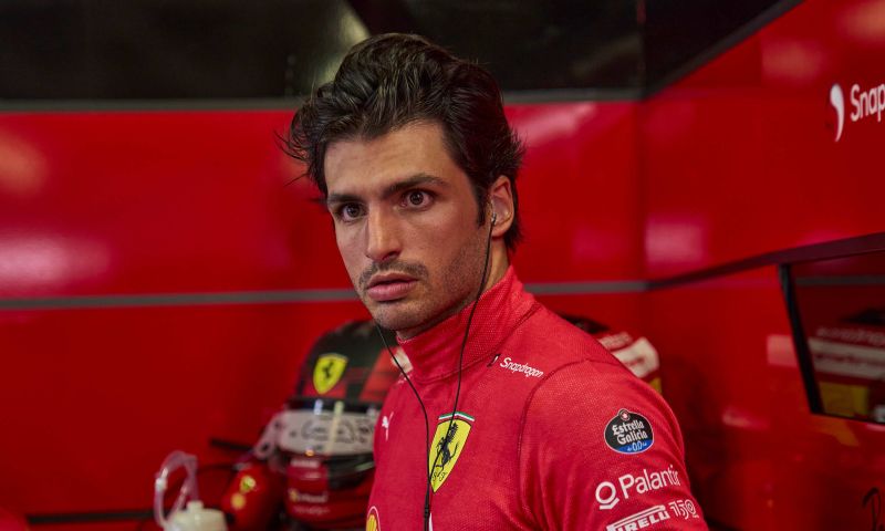 Sainz en la presentación del Ferrari SF23
