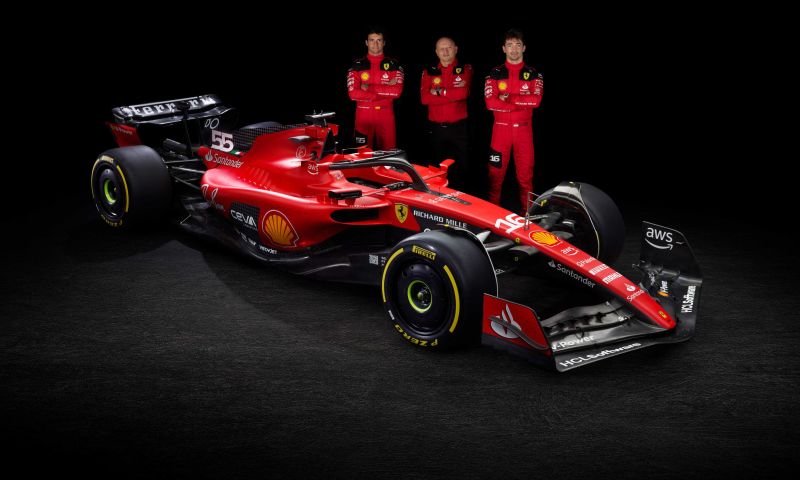 Ferrari overalls helmen F1 2023