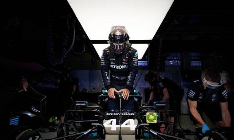 La Mercedes piazza le riprese di Lewis Hamilton nella W14