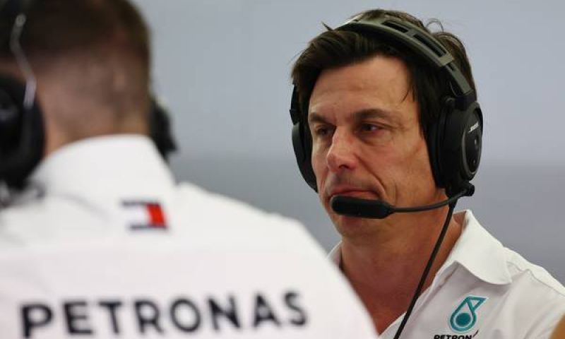 Toto Wolff gaat tekeer tijdens F1-teambazenvergadering