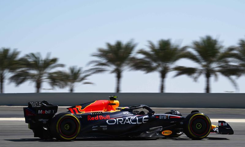 verstappen op eenzame hoogte in bahrein