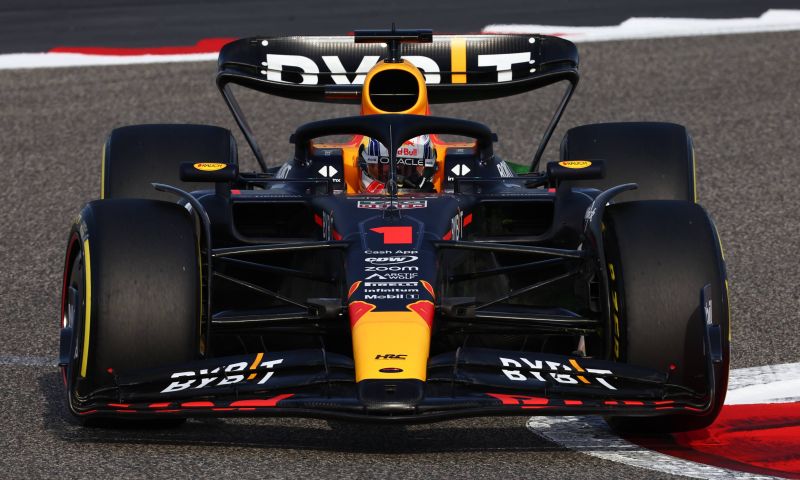 Mercedes kijkt met verbazing naar Red Bull