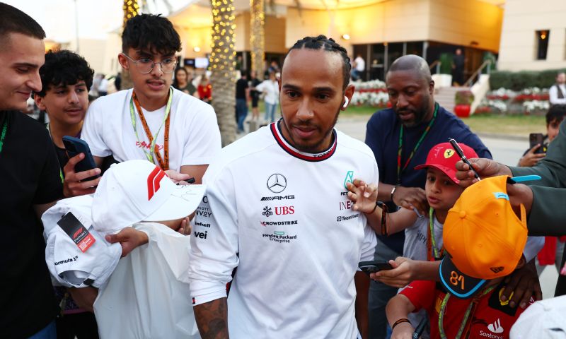 Hamilton ongelukkig met auto in kwalificatie bahrein
