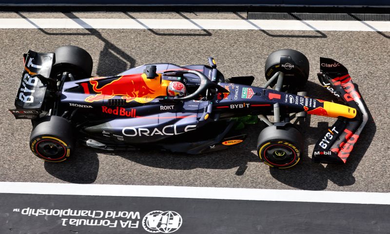 Ajustes nos carros de Verstappen e Leclerc