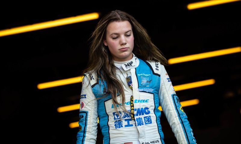 Emely de Heus voor MP Motorsport in F1 Academy