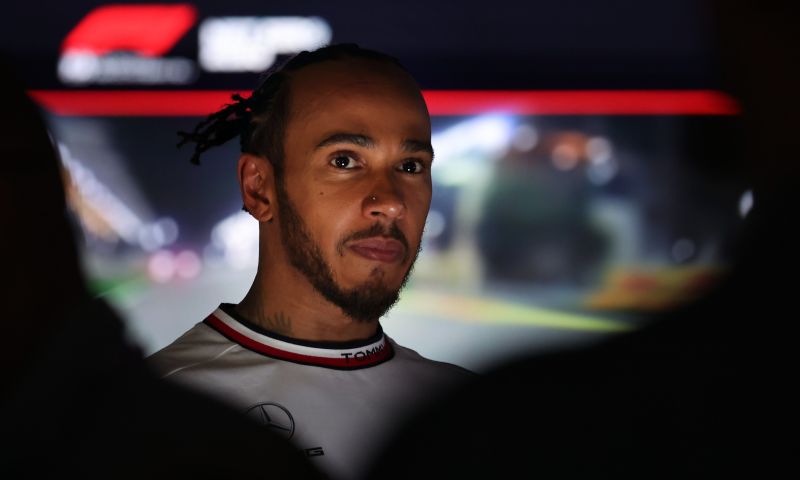 Hamilton en Mercedes in gesprek over nieuw contract