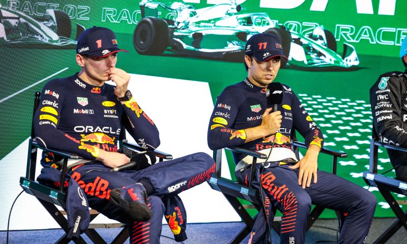 Verstappen desobedece equipe e Pérez fica insatisfeito