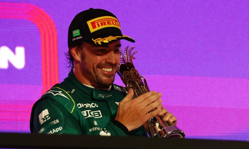 Mercedes brengt trofee Alonso terug 