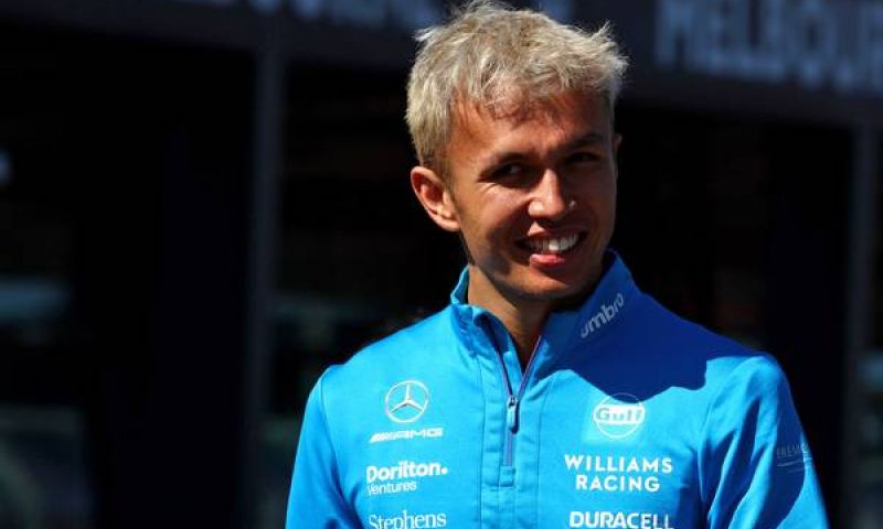 Albon causes red flag in Australia GP