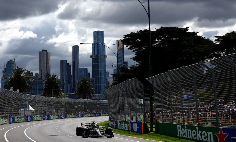 Australian GP start video Verstappen outsmarted by Mercedes