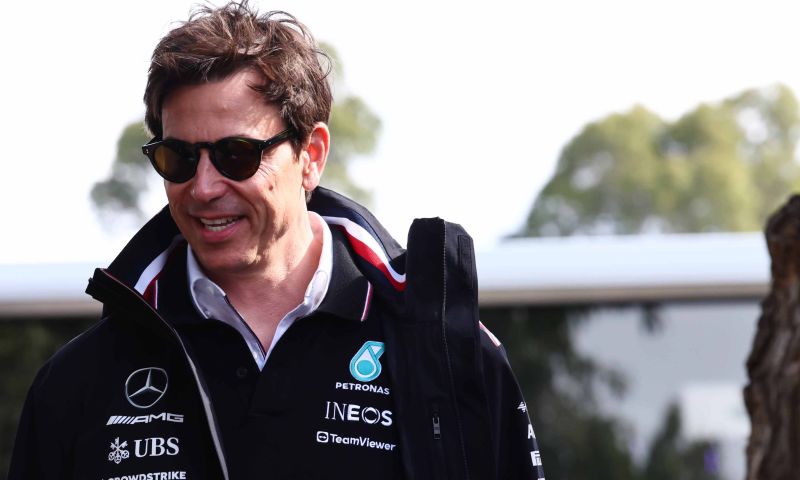 wolff dans le cockpit de mercedes après les plaintes de hamilton