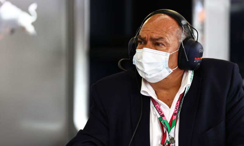 Le père de Perez apparaît également en action pendant le week-end du GP du Mexique