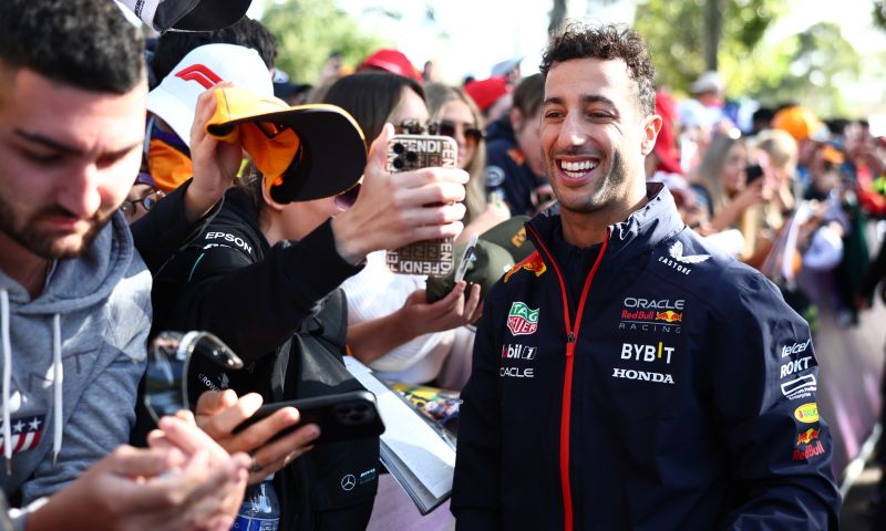 Ricciardo on break and simulator