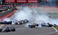 Thumbnail for article: Silverstone past circuit aan na enorme klapper Zhou Guanyu