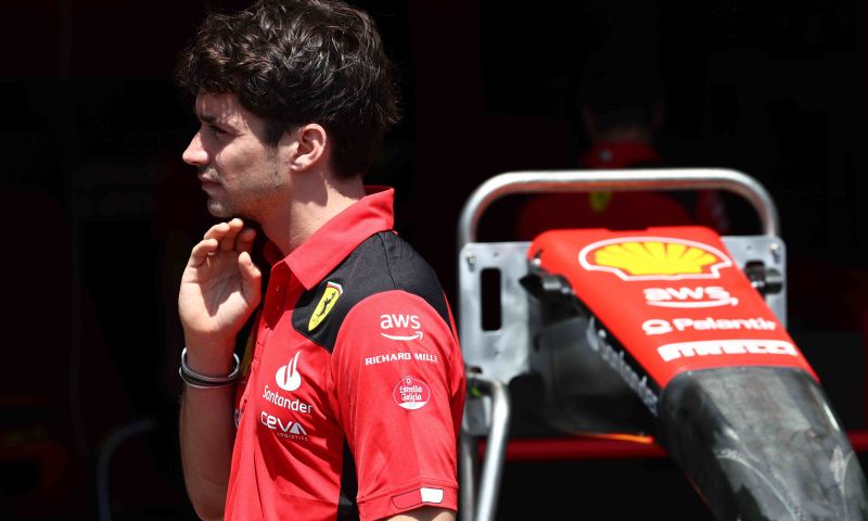 leclerc dément les rumeurs d'un éventuel transfert chez mercedes