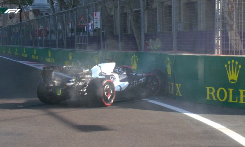 de vries crashes in baku during qualifying