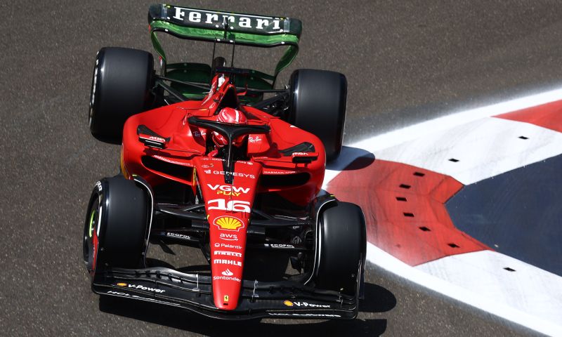 Leclerc na lua com a pole position