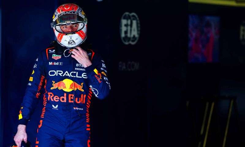 Verstappen enfadado con Russell tras Sprint Bakú 2023 F1