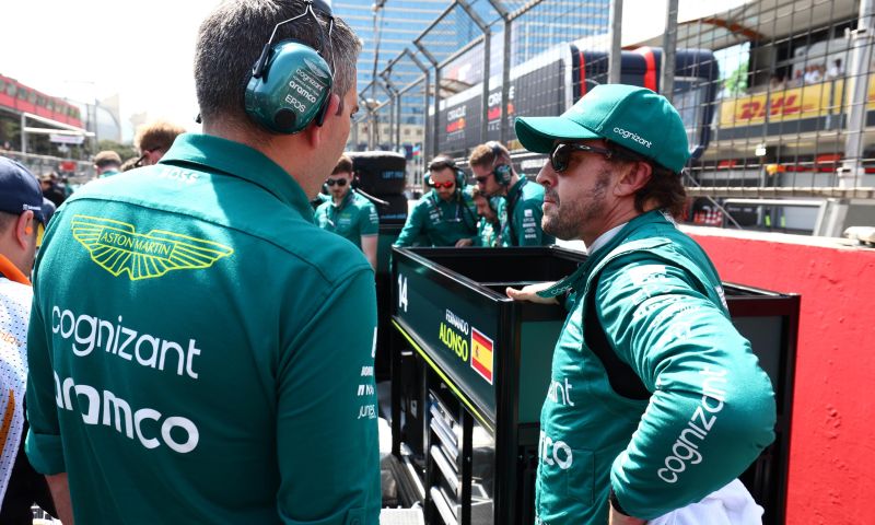 alonso en carrera bakú y carrera paseo