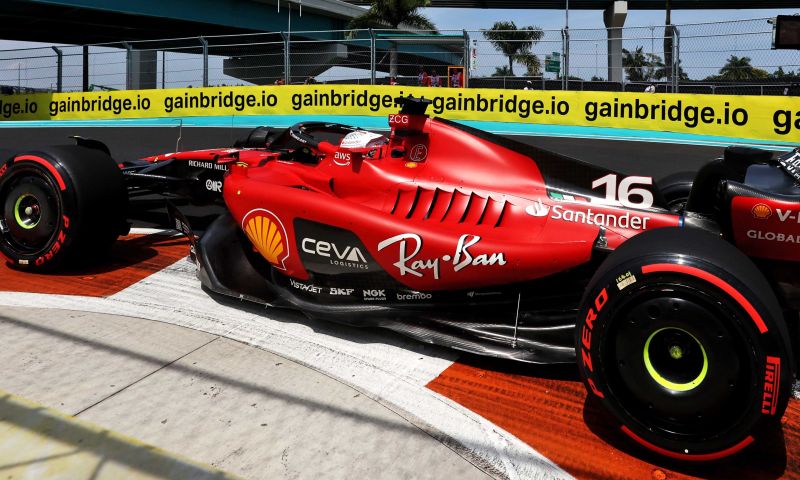 ferrari troca caixa de câmbio de leclerc pela segunda vez