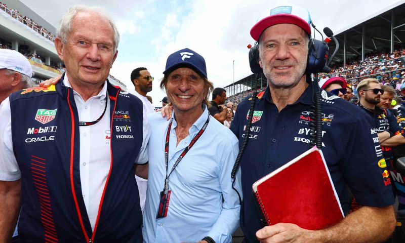 mercedes made phone call to newey to seduce him