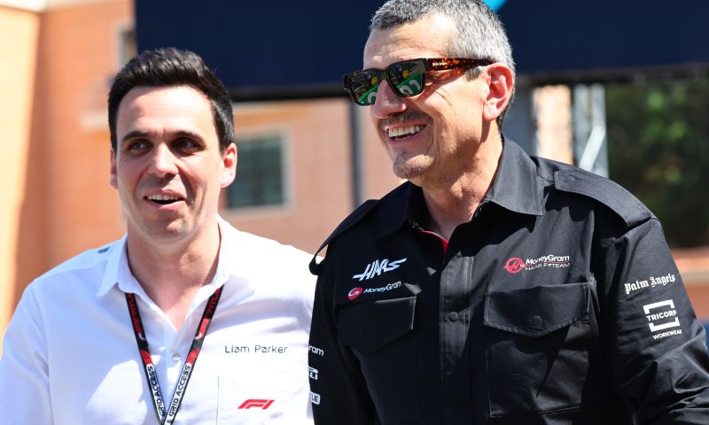 guenther steiner devant les stewards pour les declarations faites lors de la conference de presse