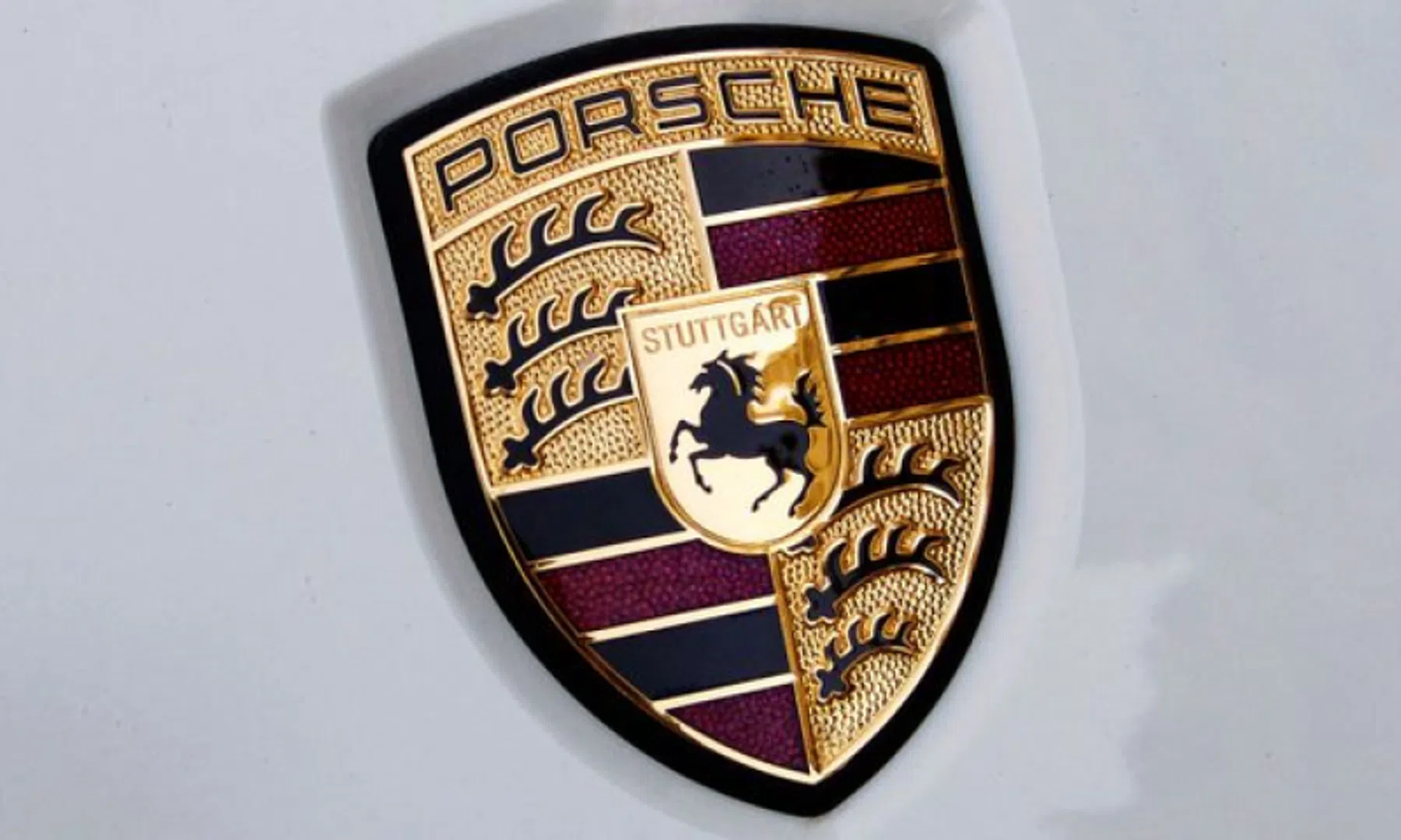 porsche greift auch nach aston martin