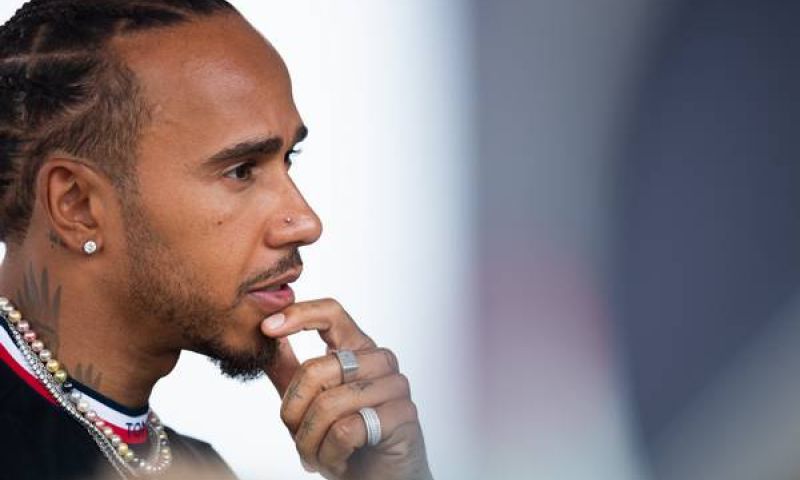 Has Lewis Hamilton signed a new contract with Mercedes?