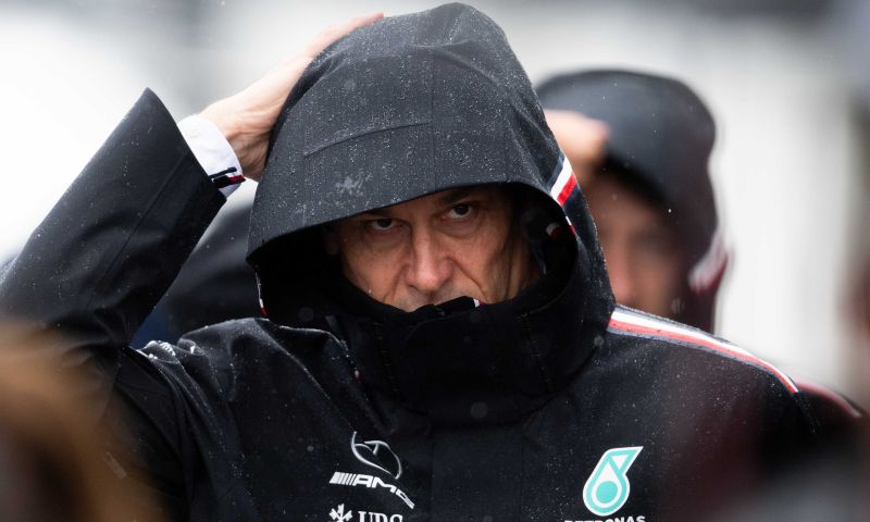 Wolff does not expect a battle with Verstappen