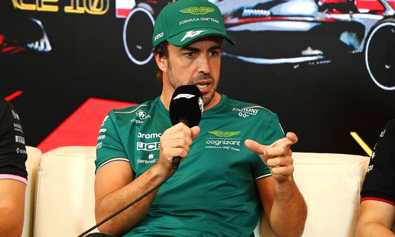 Alonso prefere a Aston Martin à Mercedes como concorrente