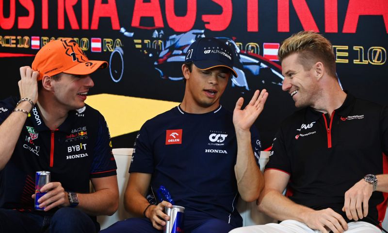 Verstappen ri após comentário de Russell: Sou um segundo mais rápido