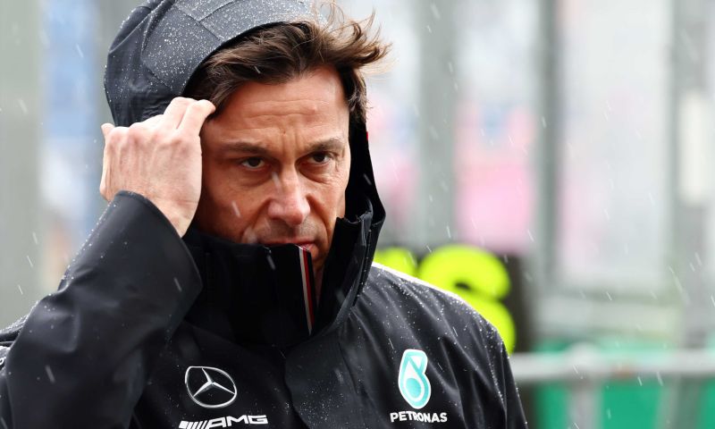 Wolff denuncia Verstappen por retaliação contra Hamilton