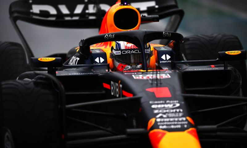 Verstappen sobre la marea naranja en Austria