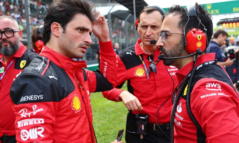 Sainz voit la voiture Ferrari s'améliorer La vitesse augmente