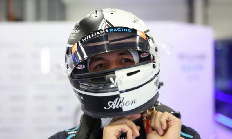 Sergio Perez à frente de Alexander Albon na Red Bull Racing