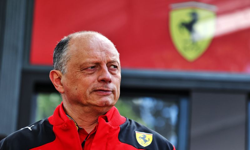 Vasseur analisa dupla e vê Leclerc mais excepcional, e Sainz mais constante