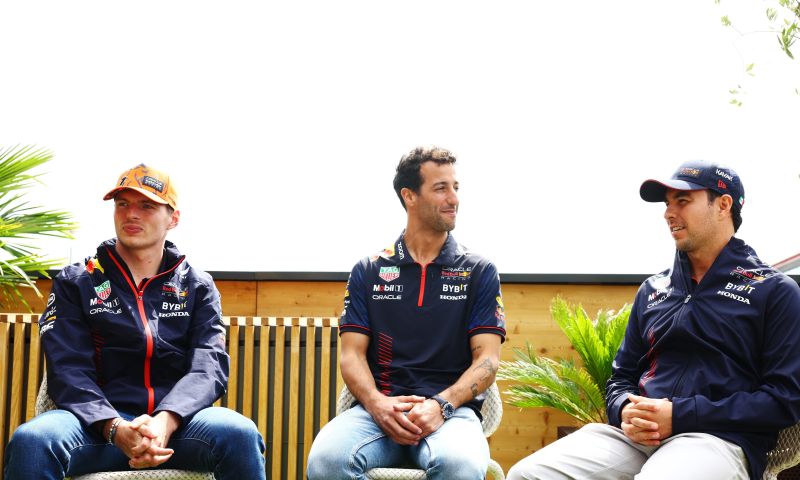 Verstappen, Pérez e Ricciardo se divertem em desafio de simulação