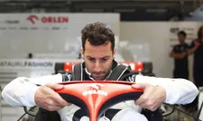 Thumbnail for article: Ricciardo addresses De Vries departure: 'Mature enough to understand'