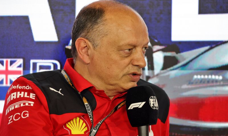 Fred Vasseur pica y argumenta que Leclerc no sale favorecido