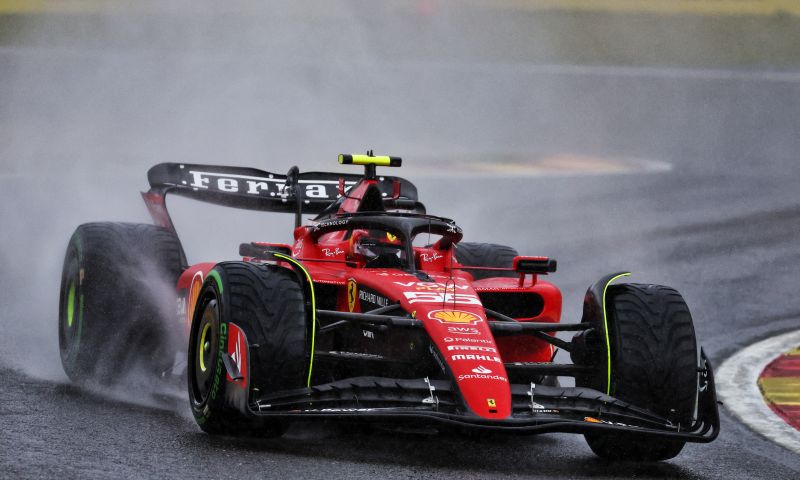 Carlos Sainz tops FP1 in rainy conditions