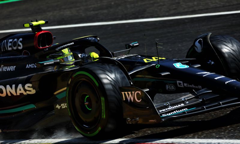 Lewis Hamilton punta al secondo posto tra i costruttori