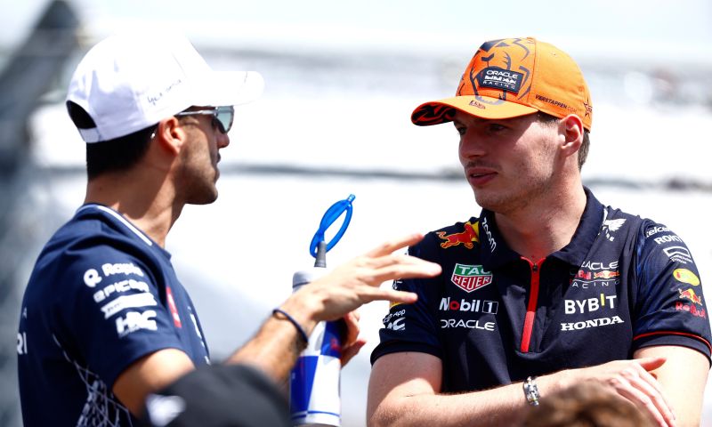 Verstappen et Ricciardo rejoignent la conférence de presse à Zandvoort