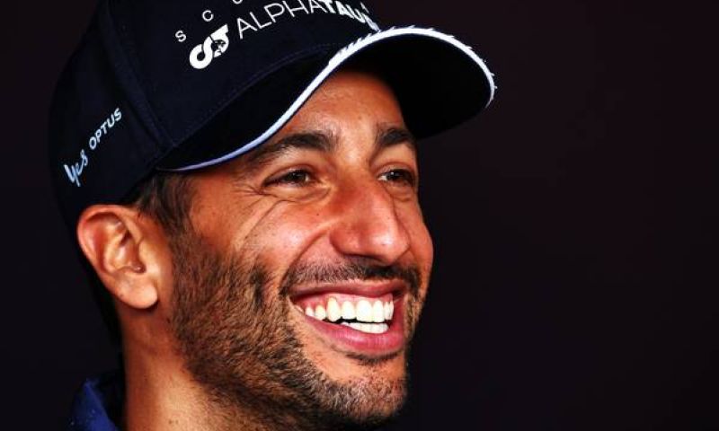 Ricciardo chiede a Verstappen aggiornamenti sul meteo