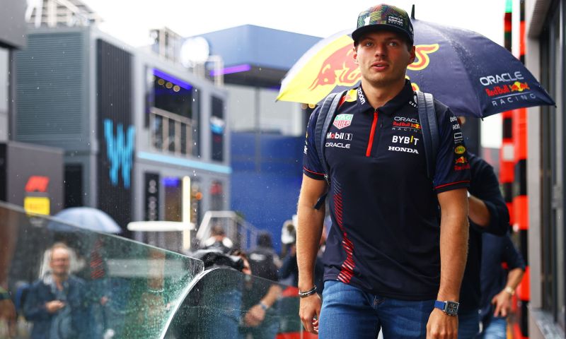 Verstappen wil simracers kans geven in autosport met eigen raceteam