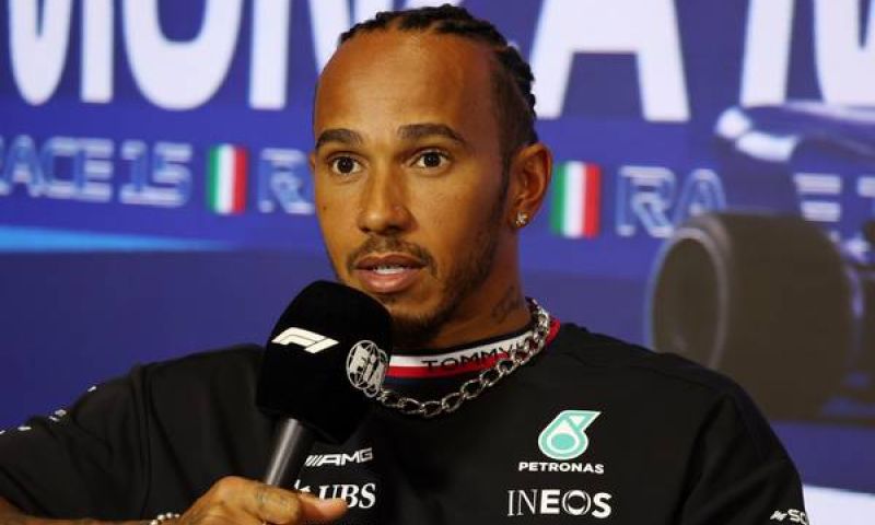 Hamilton gets question about abu dhabi 2021