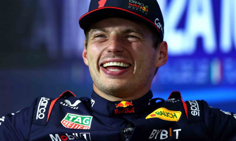 Verstappen reageert op sneer Hamilton over teamgenoten