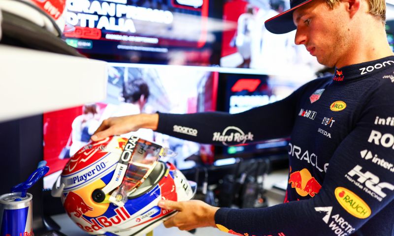 Verstappen over nieuwe helm vader Jos