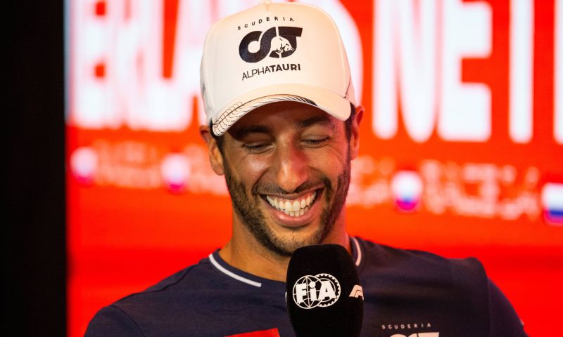 Ricciardo praises Verstappen property: 'I admire him for that'