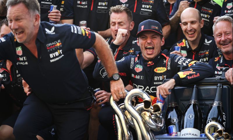 'Haat en nijd' tussen Red Bull en Mercedes: 'Marko prikt met dat mes'