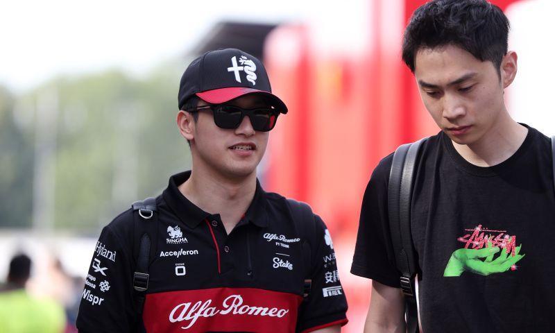 Zhou amplía su contrato con Alfa Romeo
